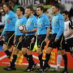 UEFA muốn 5 trọng tài/trận vào năm 2012